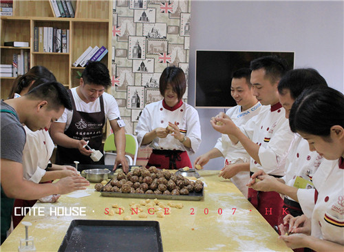 学西点哪个学校好